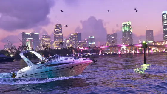 Lancha motora navegando frente al perfil de Vice City al atardecer.